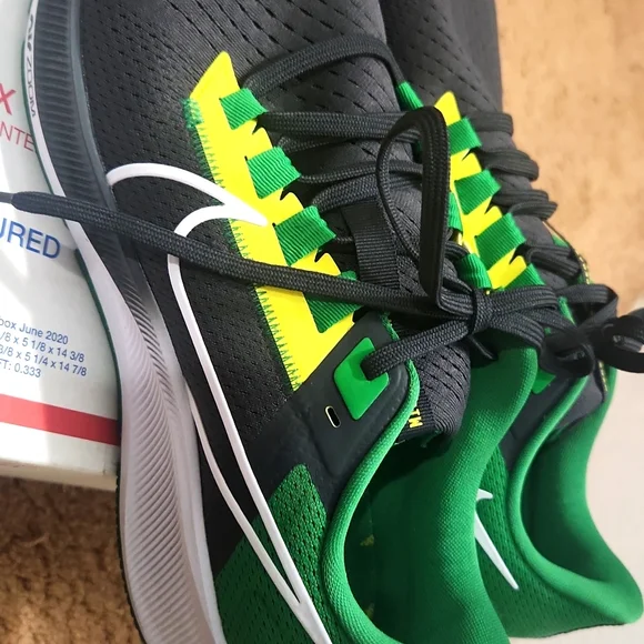 Nike Air Zooms | Shoes | Mens Limited Edition Oregon Duck  display picture 3